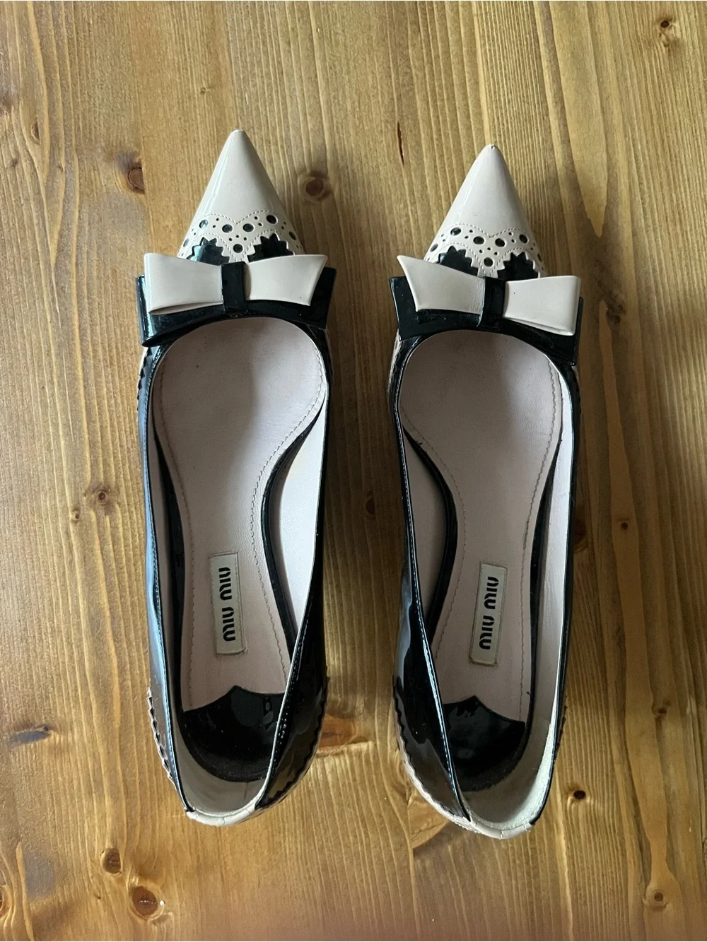 Miu Miu Black & Cream Pointed Bow Kitten Heel - Picture 2 of 5